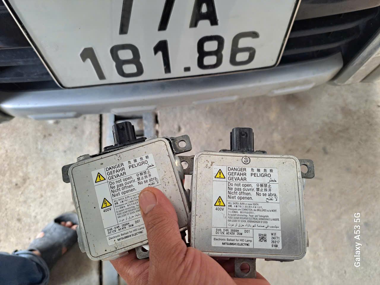 Hộp điều khiển đèn pha (ba lát) lắp bóng xe Mitsubishi Pajero v93 hàng bãi
