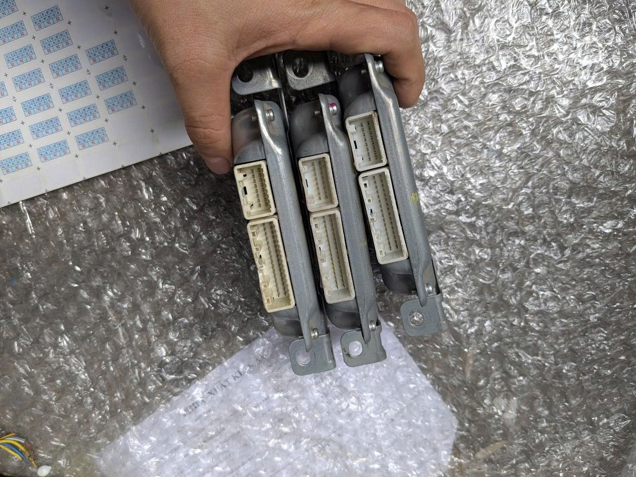 Hộp điều khiển cài, gài cầu xe Mitsubishi Pajero v93 | Hàng bãi