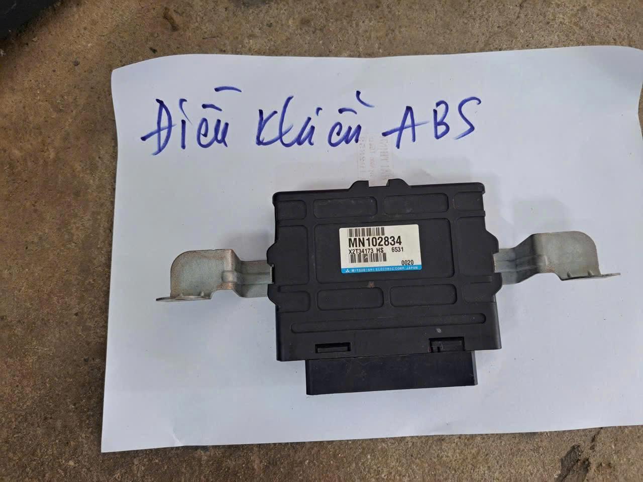 Hộp điều khiển phanh ABS xe Mitsubishi Pajero v93 | Hàng bãi