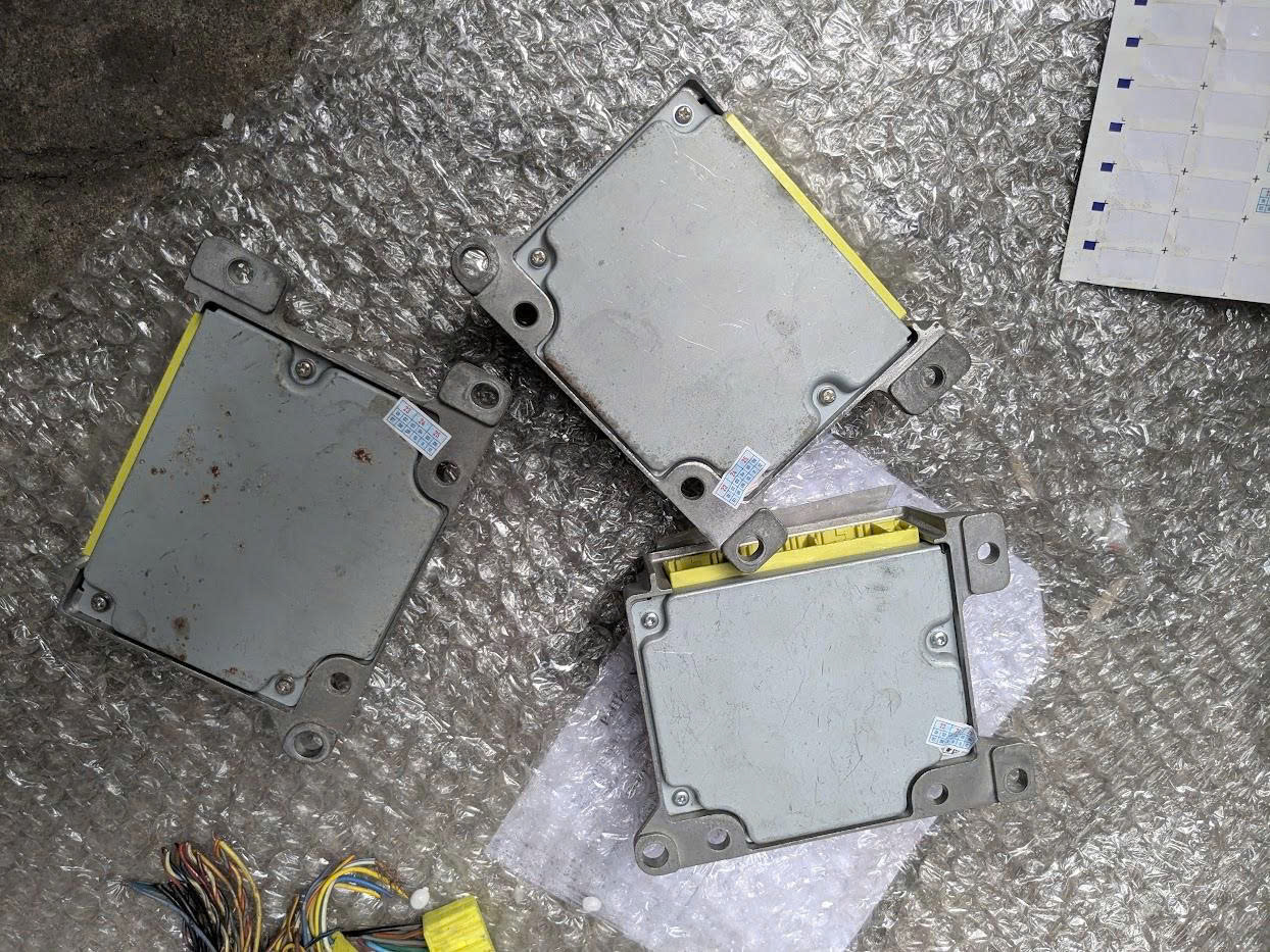 Hộp điều khiển túi khí xe Mitsubishi Pajero v93 | Hàng Bãi