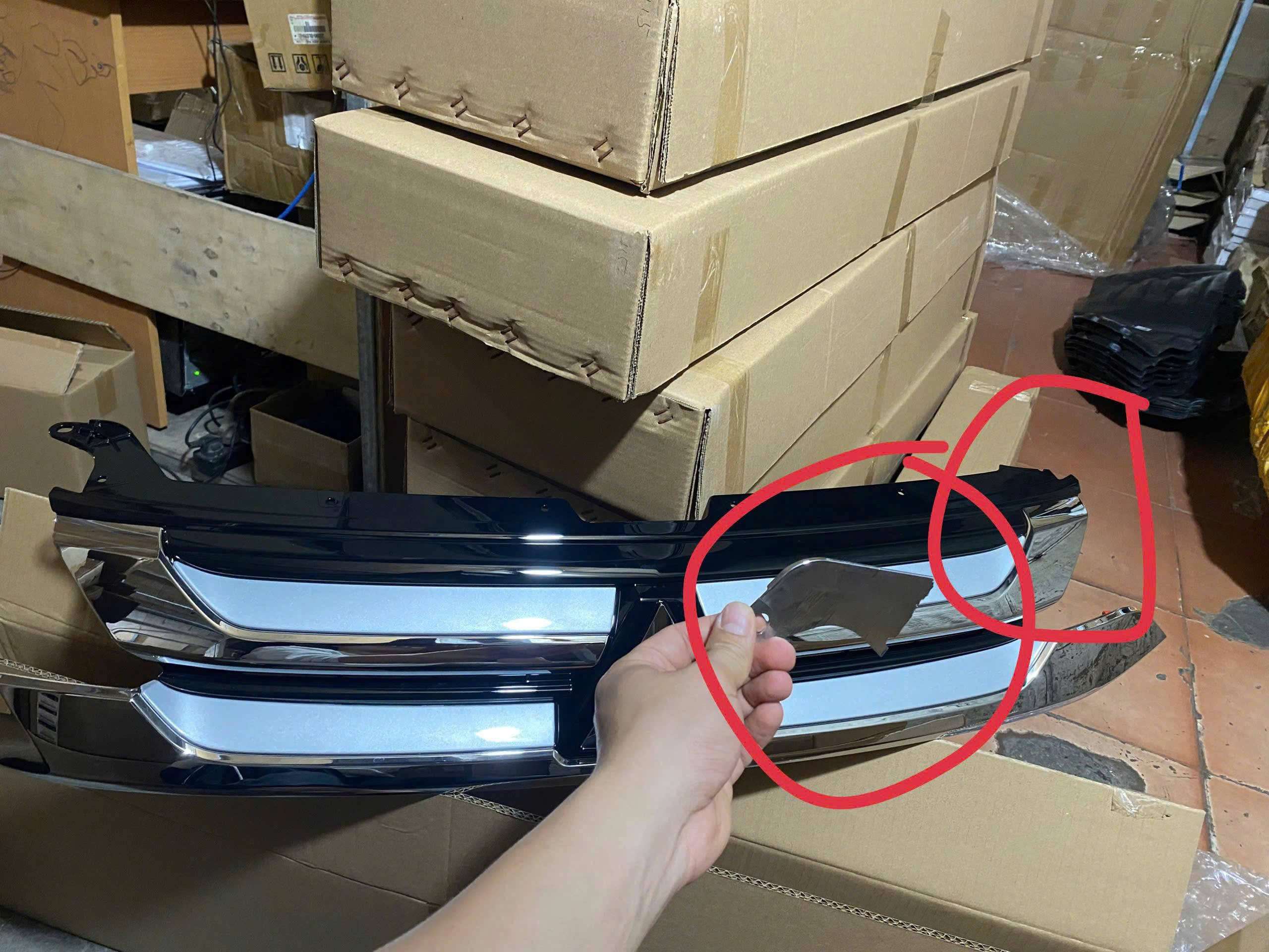 Mặt ca lăng xe Mitsubishi Outlander 2019-2020 hàng thanh lý