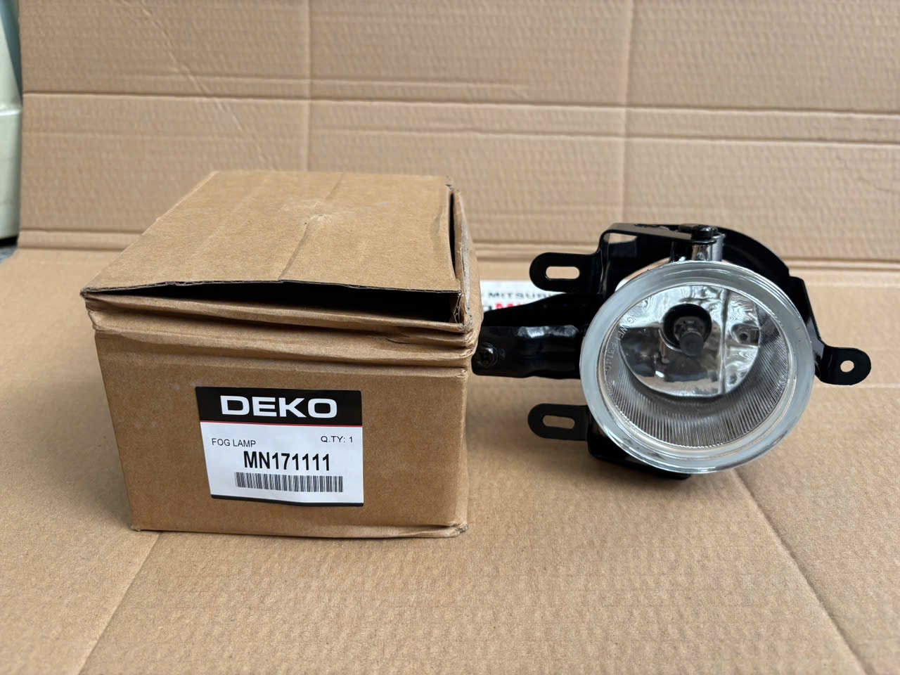 Đ&egrave;n gầm, Đ&egrave;n sương m&ugrave; xe Mitsubishi Pajero Chở tiền ng&acirc;n h&agrave;ng V73, V6-3000