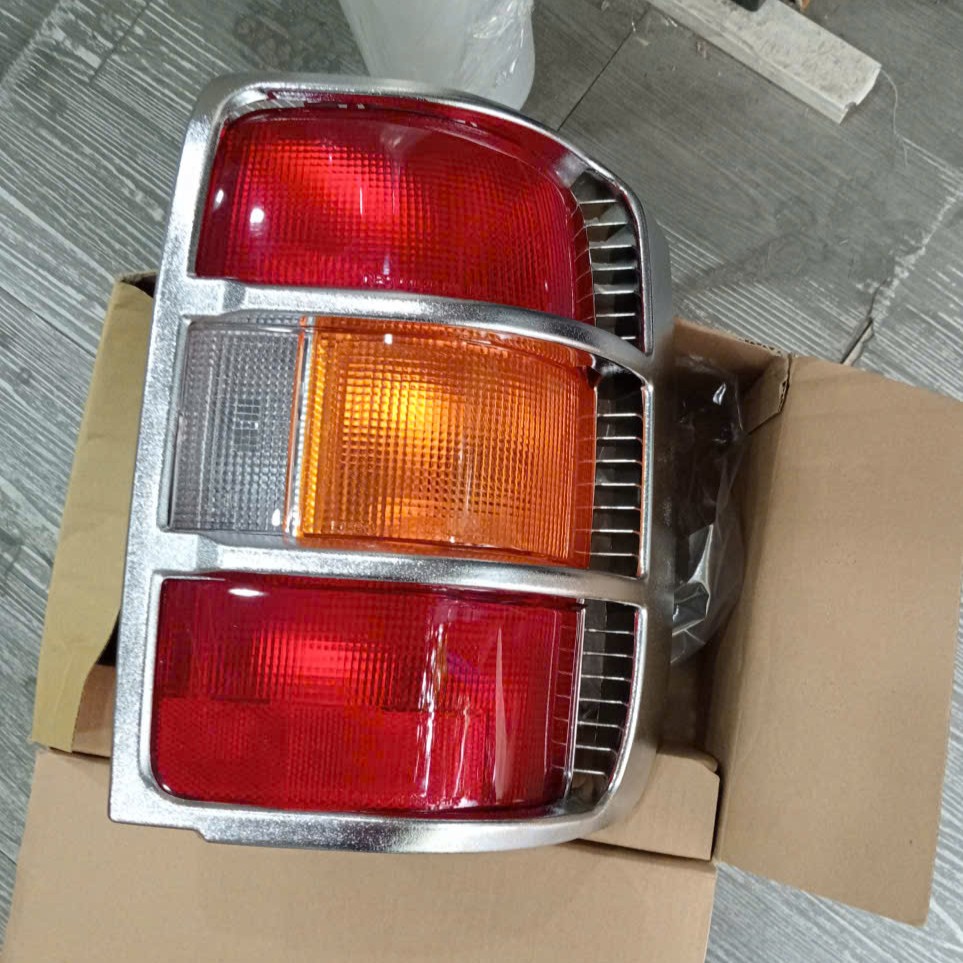 Đèn hậu Mitsubishi Pajero v45, v6-3500 6g74 loại vành mạ chrome dầy - khác với v31 v32 v33 v43