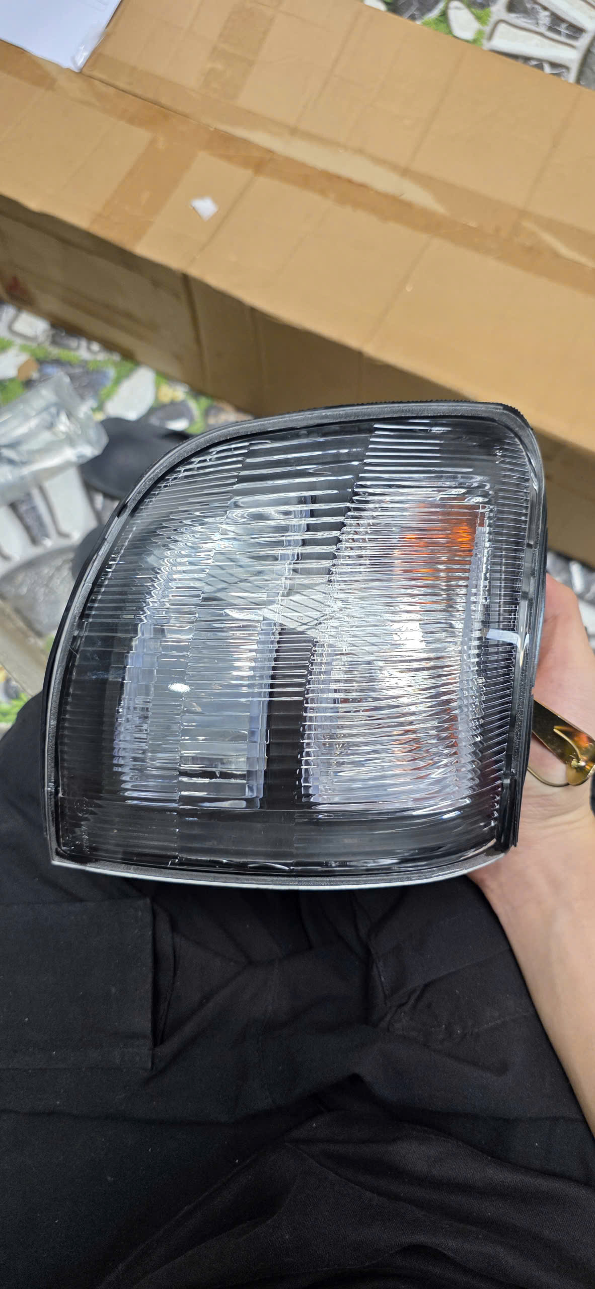 Đèn xi nhan màu trắng  Mitsubishi Pajero v45 v6-3500 6g74 OEM