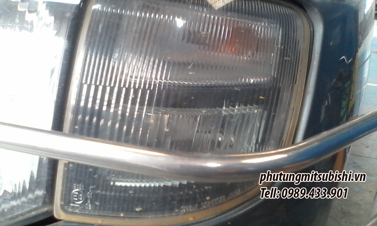 Đèn xi nhan xe Mitsubishi Pajero V6-3500