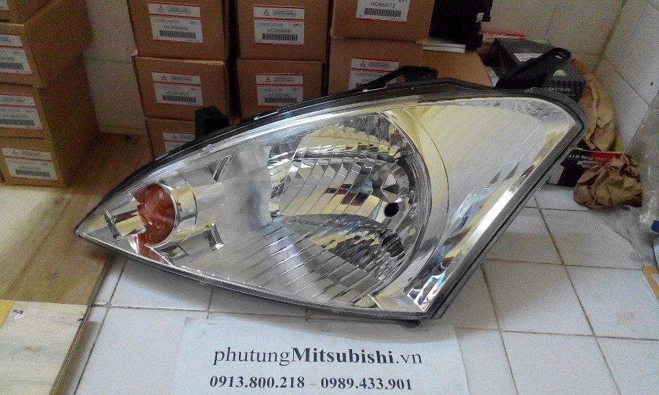 Đèn pha xe Mitsubishi Zinger