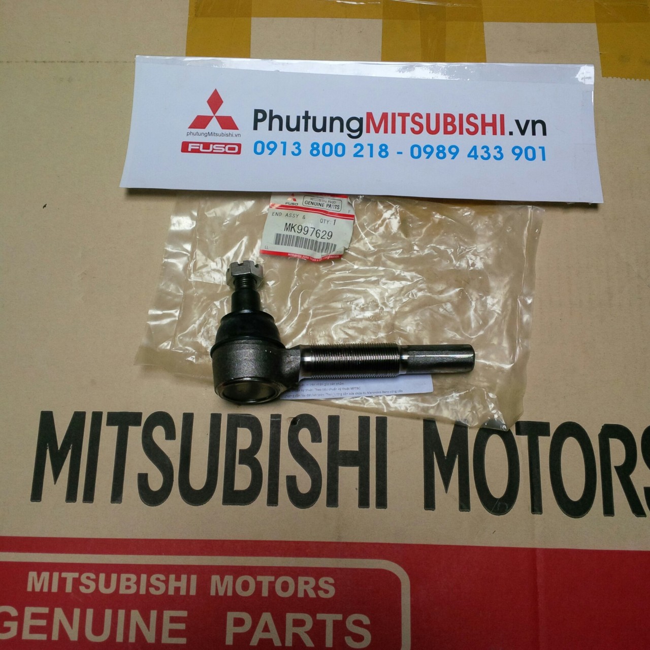 Ro tuyn lái ngoài xe Mitsubishi Canter Fuso