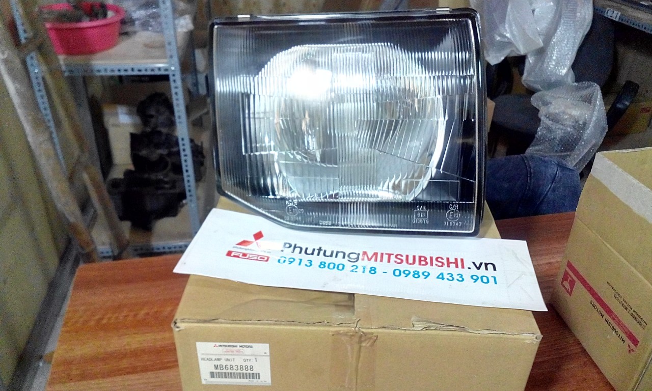 Đèn pha xe Mitsubishi Pajero