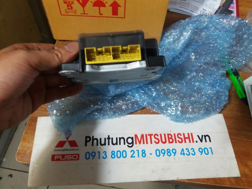 Hộp điều khiển túi khí xe mitsubishi Triton ALL new