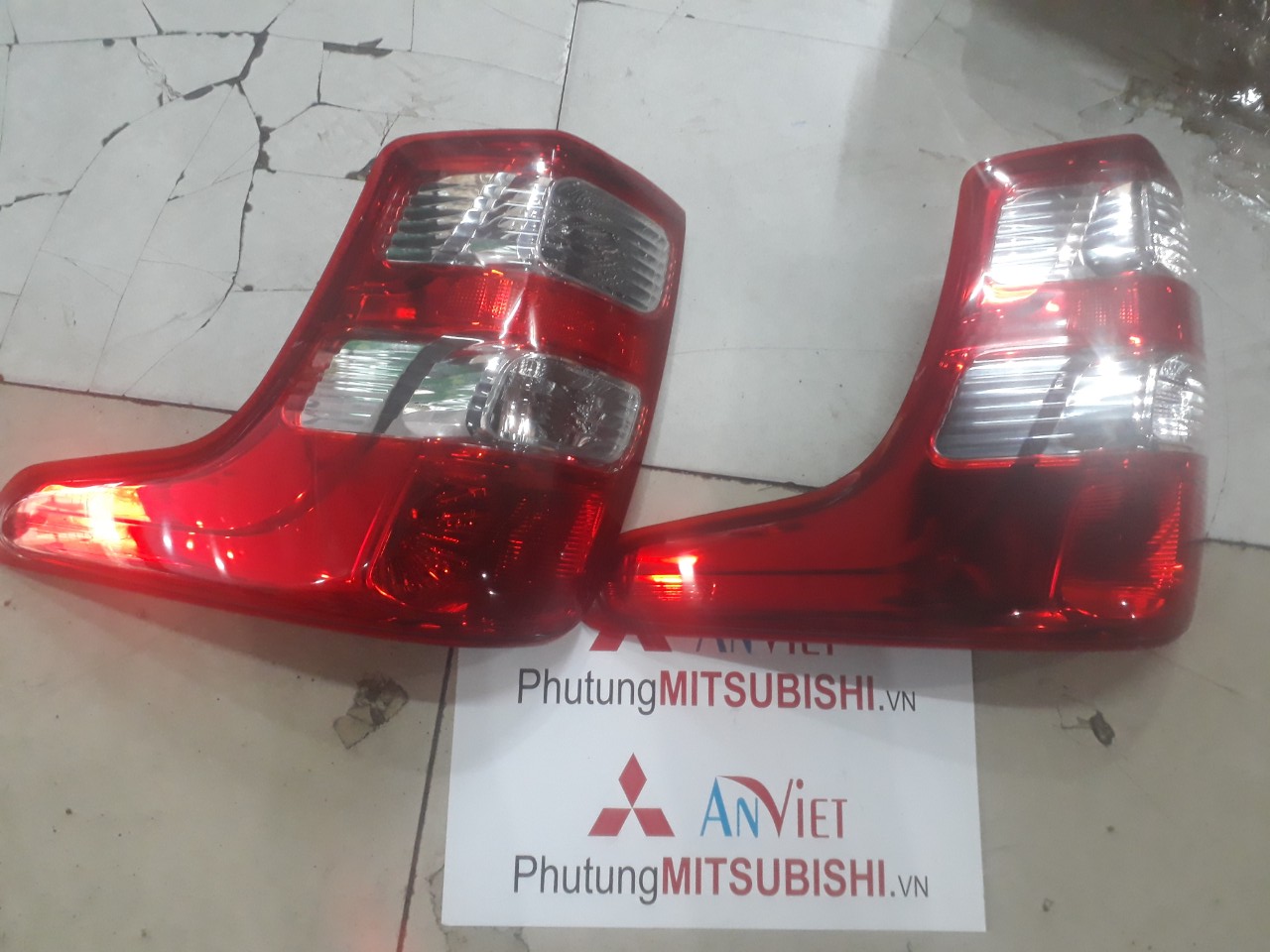 Đèn hậu xe Mitsubishi Triton All New