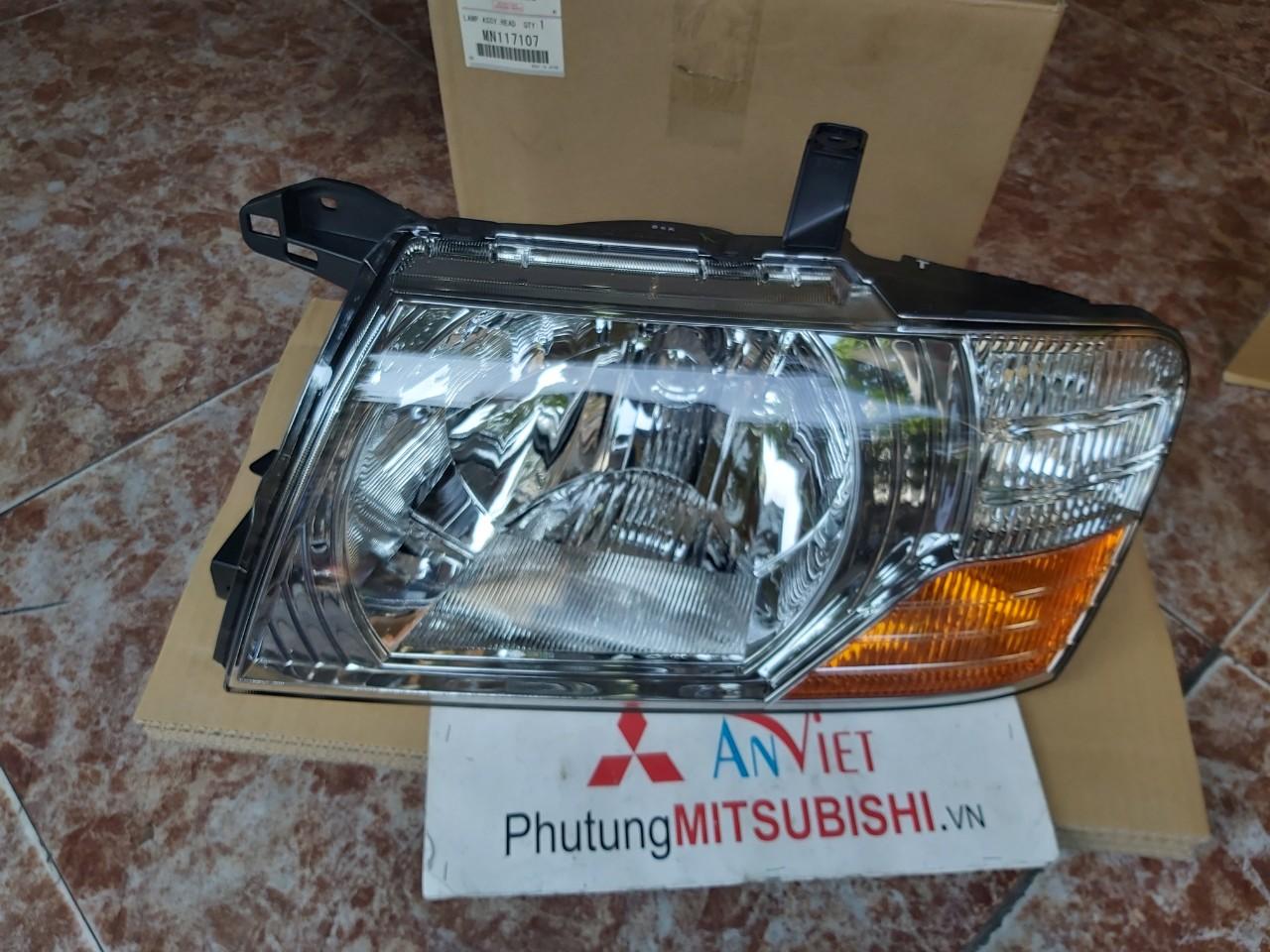 Đèn pha xe mitsubishi pajero V73