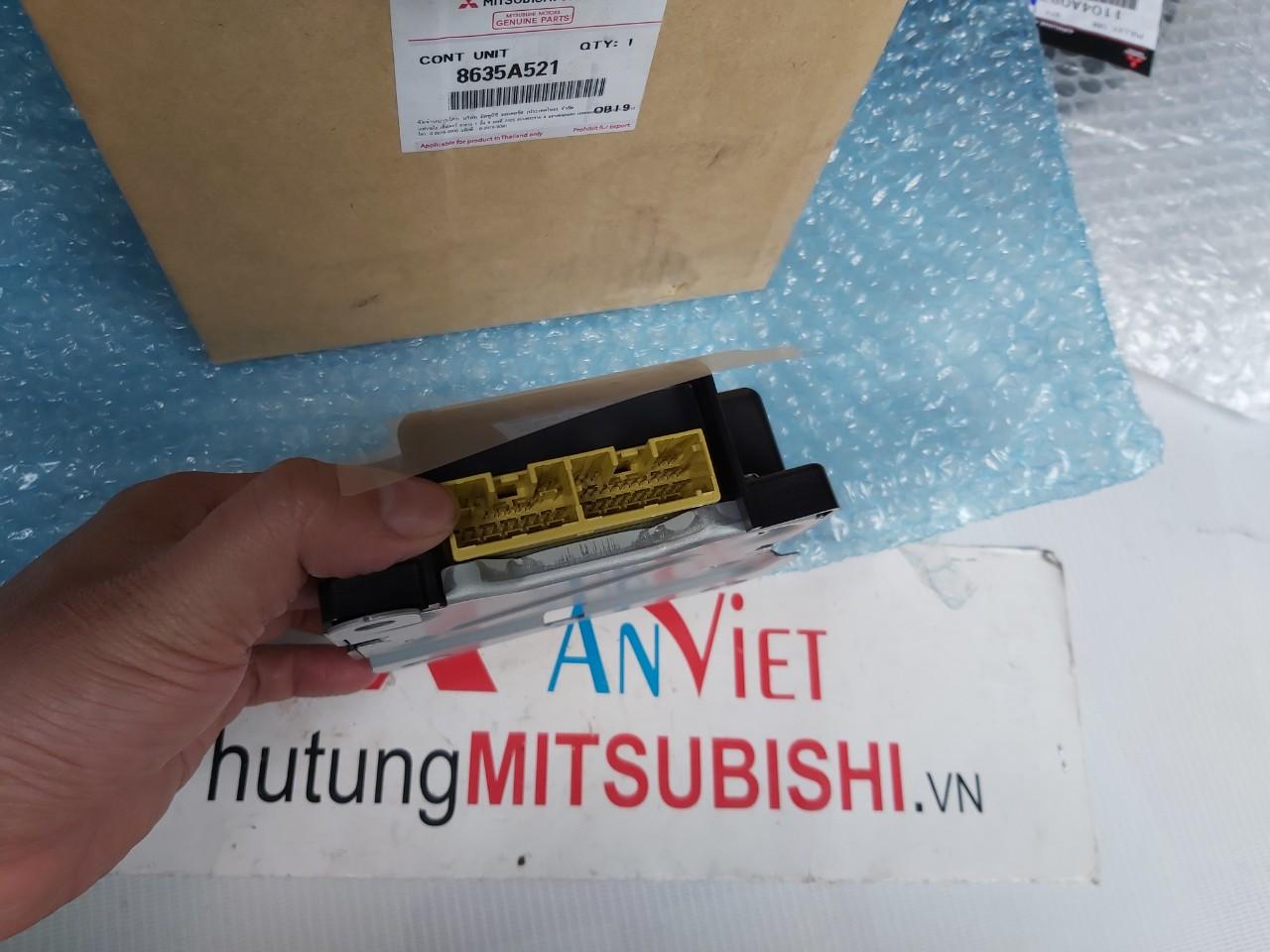 Hộp điều khiển túi khí Mitsubishi Triton