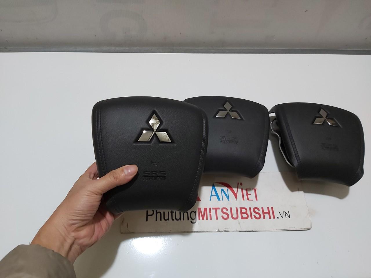 Túi khí vô lăng xe Mitsubishi Triton và Pajero sport