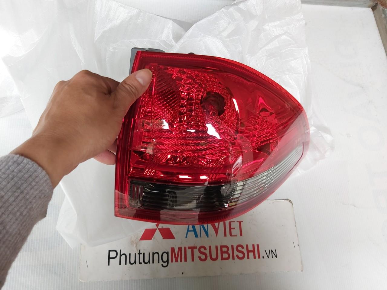 Đèn hậu xe Mitsubishi Pajero Sport 2014-2018