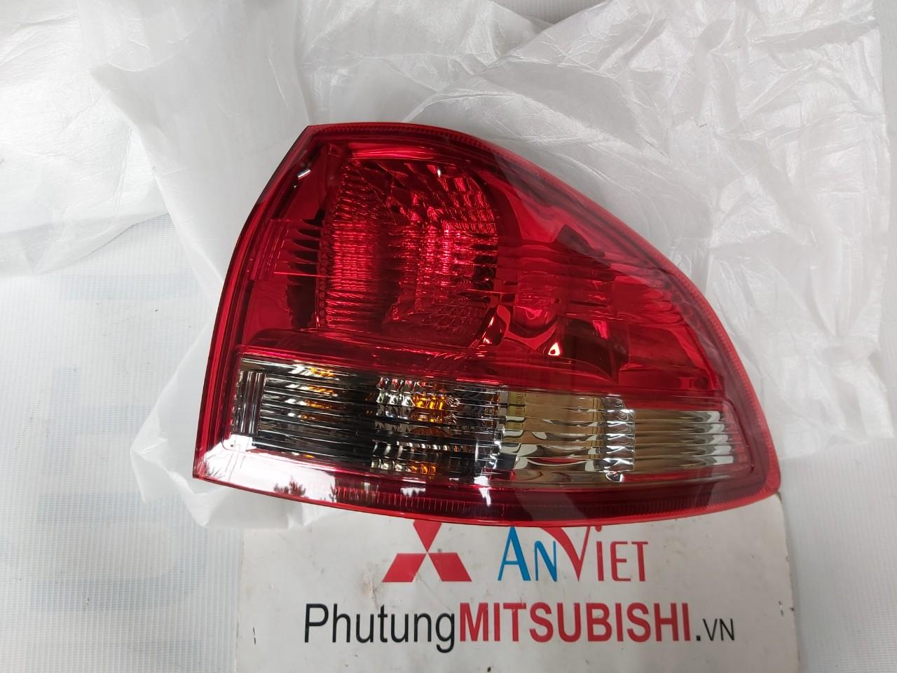 Đèn hậu xe Mitsubishi Pajero Sport 2014-2018