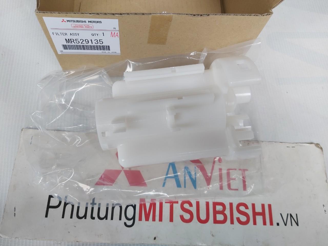 Lọc xăng xe Mitsubishi Pajero V93