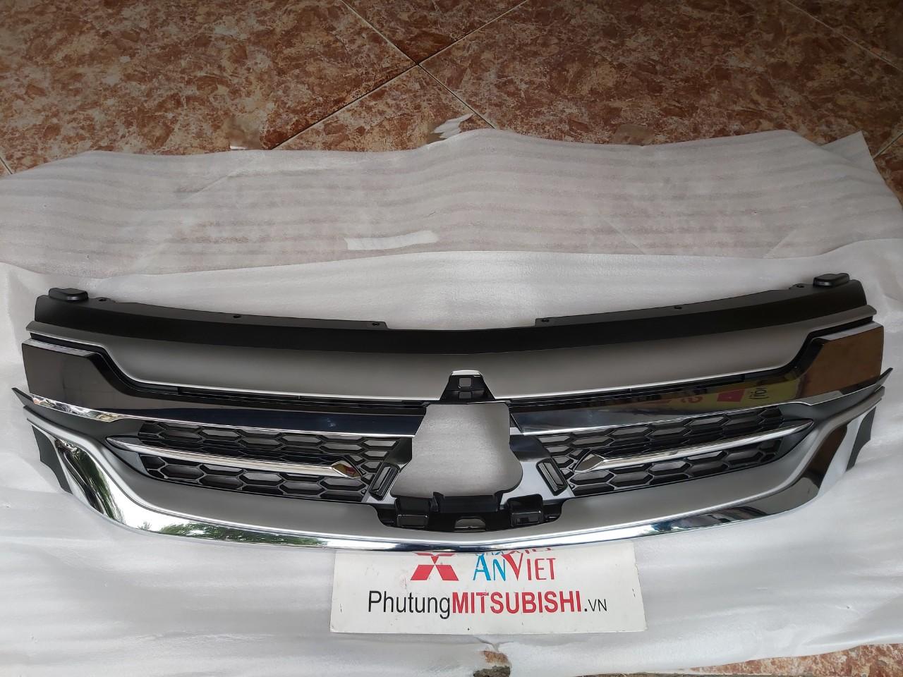 Mặt ca lăng xe Mitsubishi Pajero Sport