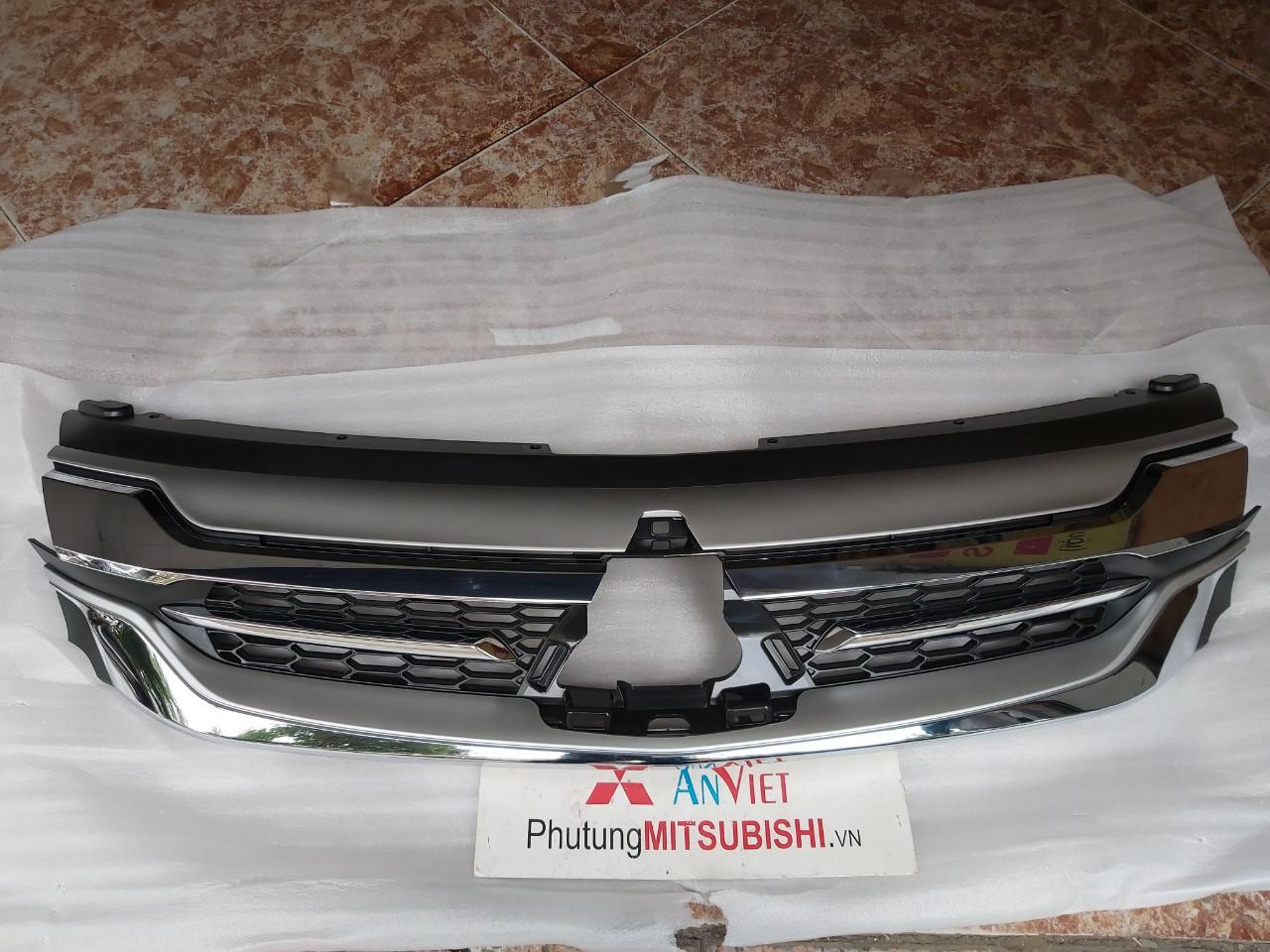 Mặt ca lăng xe Mitsubishi Pajero Sport