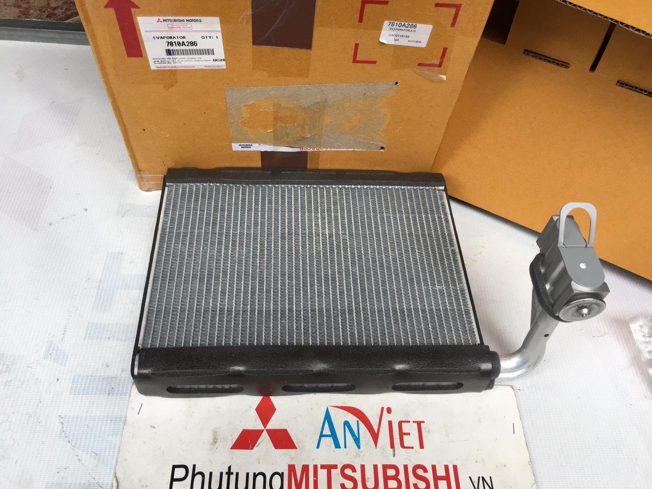 Dàn lạnh trong táp lô xe Mitsubishi Triton 