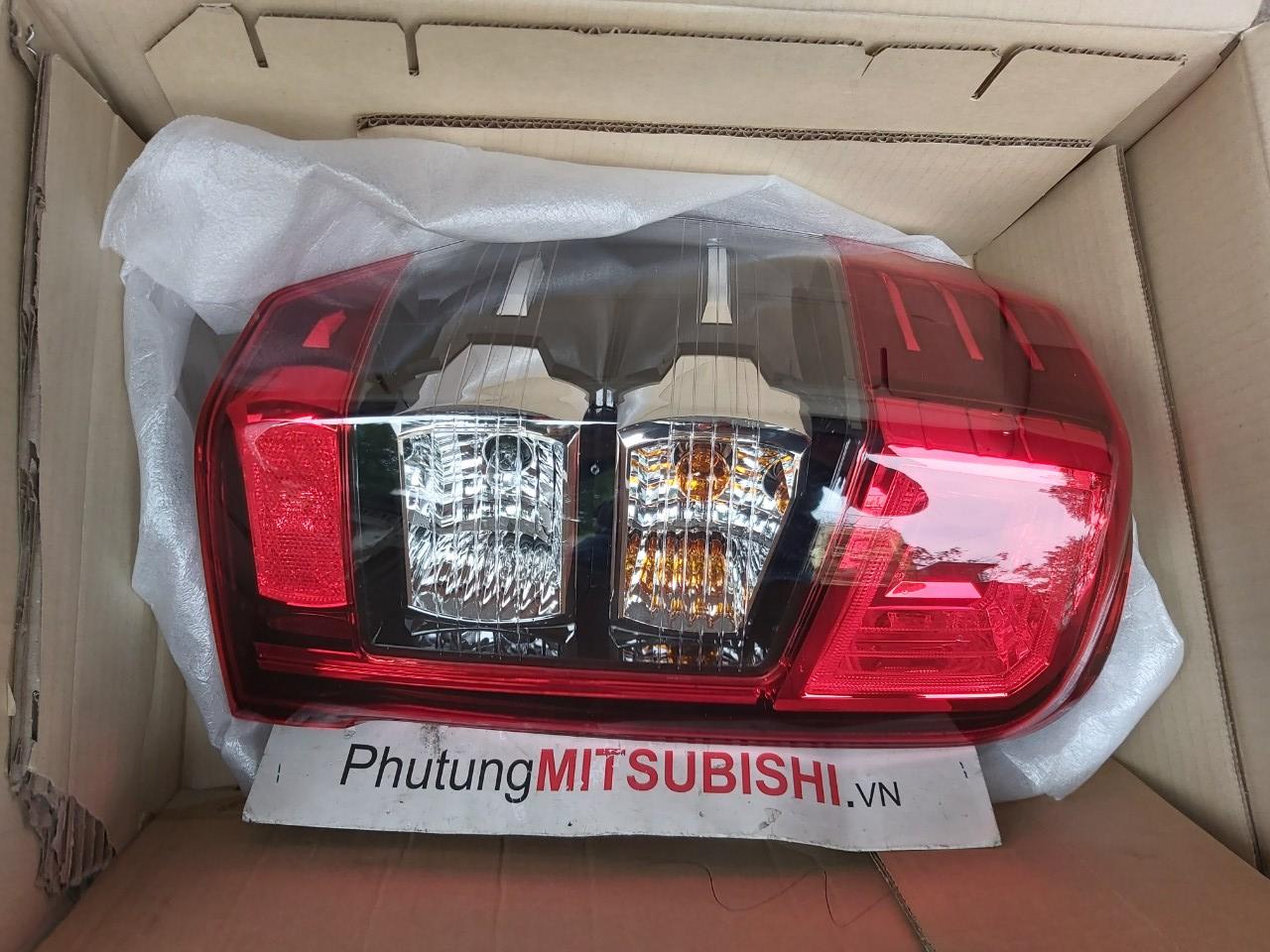 Đèn hậu bên phụ xe Mitsubishi triton
