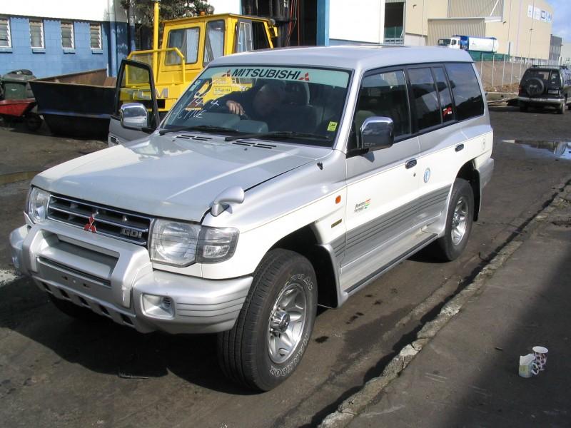 Xe hiếm Mitsubishi Pajero 2005 máy dầu số tự động được săn lùng