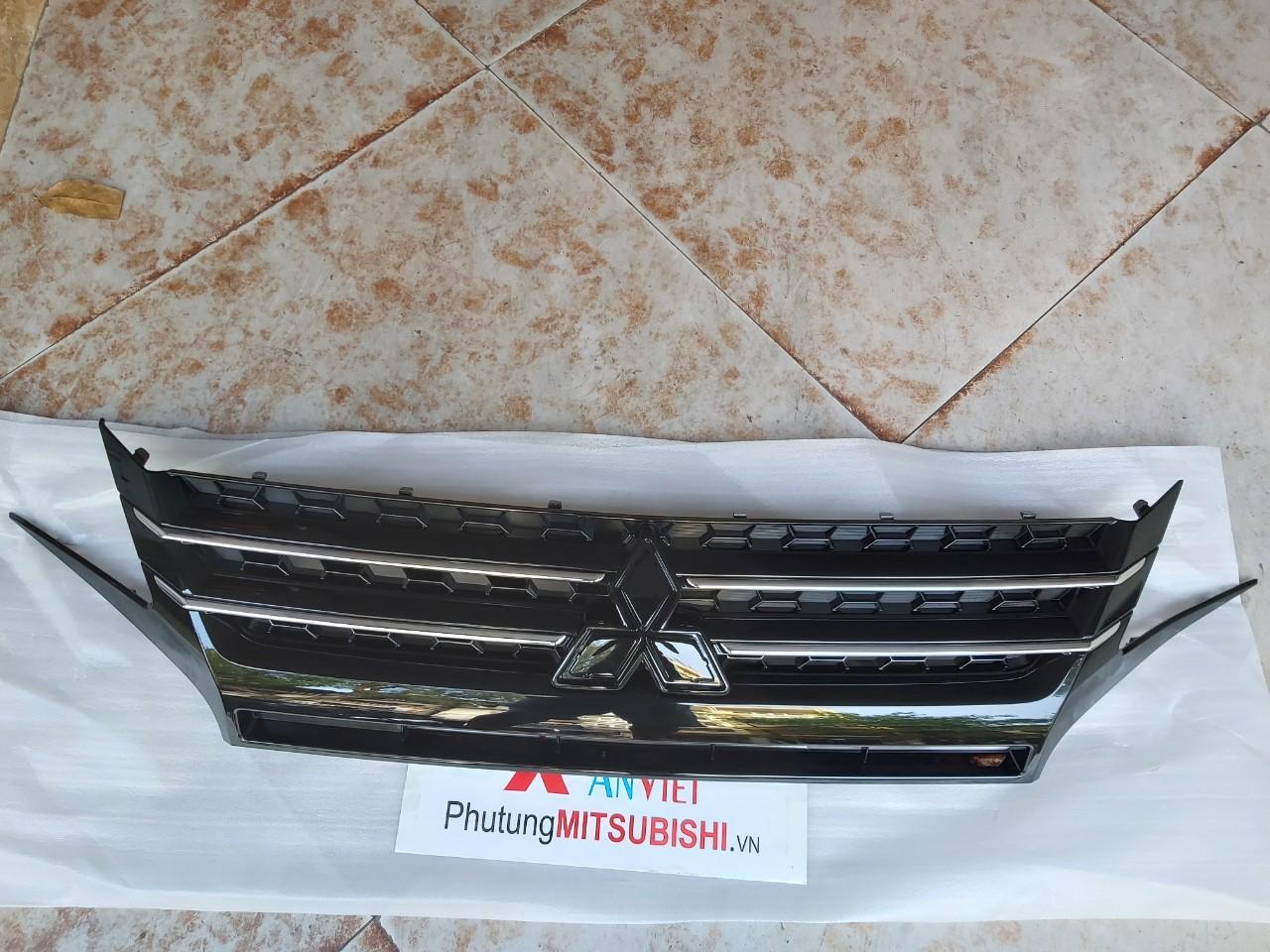 Mặt ca lăng xe Mitsubishi Attrage 2020 Viền Mạ