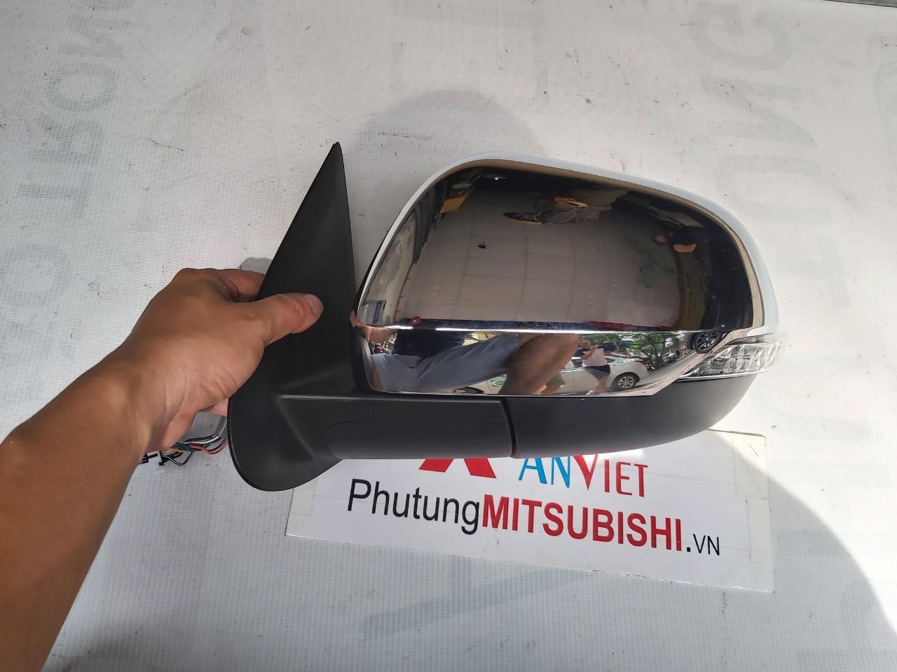 Gương xe mitsubishi Triton 2019