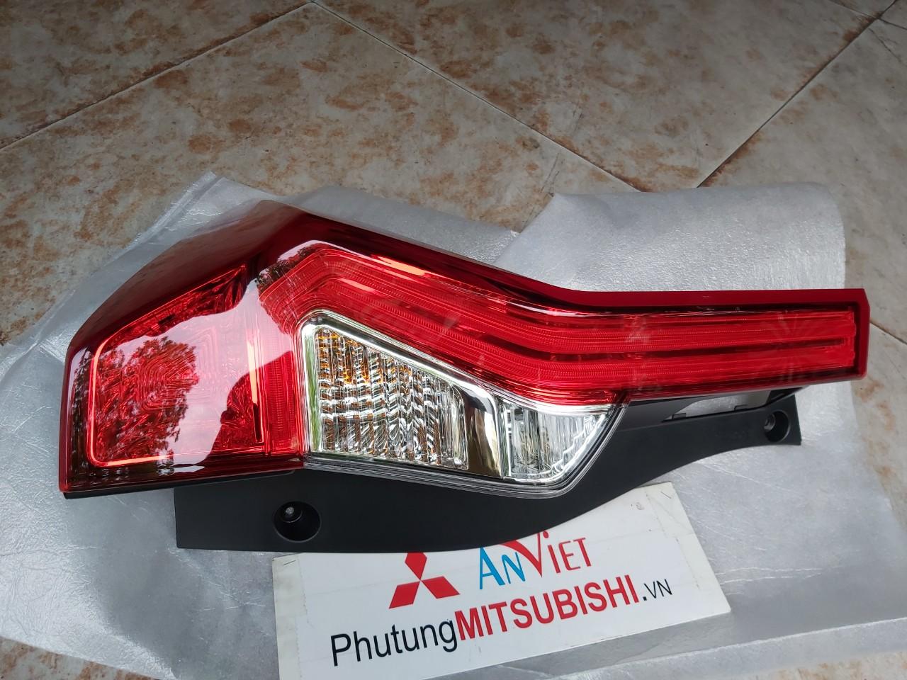 Đèn lái sau xe Mitsubishi Pajero Sport 2018