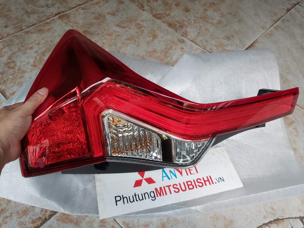 Đèn lái sau xe Mitsubishi Pajero Sport 2018
