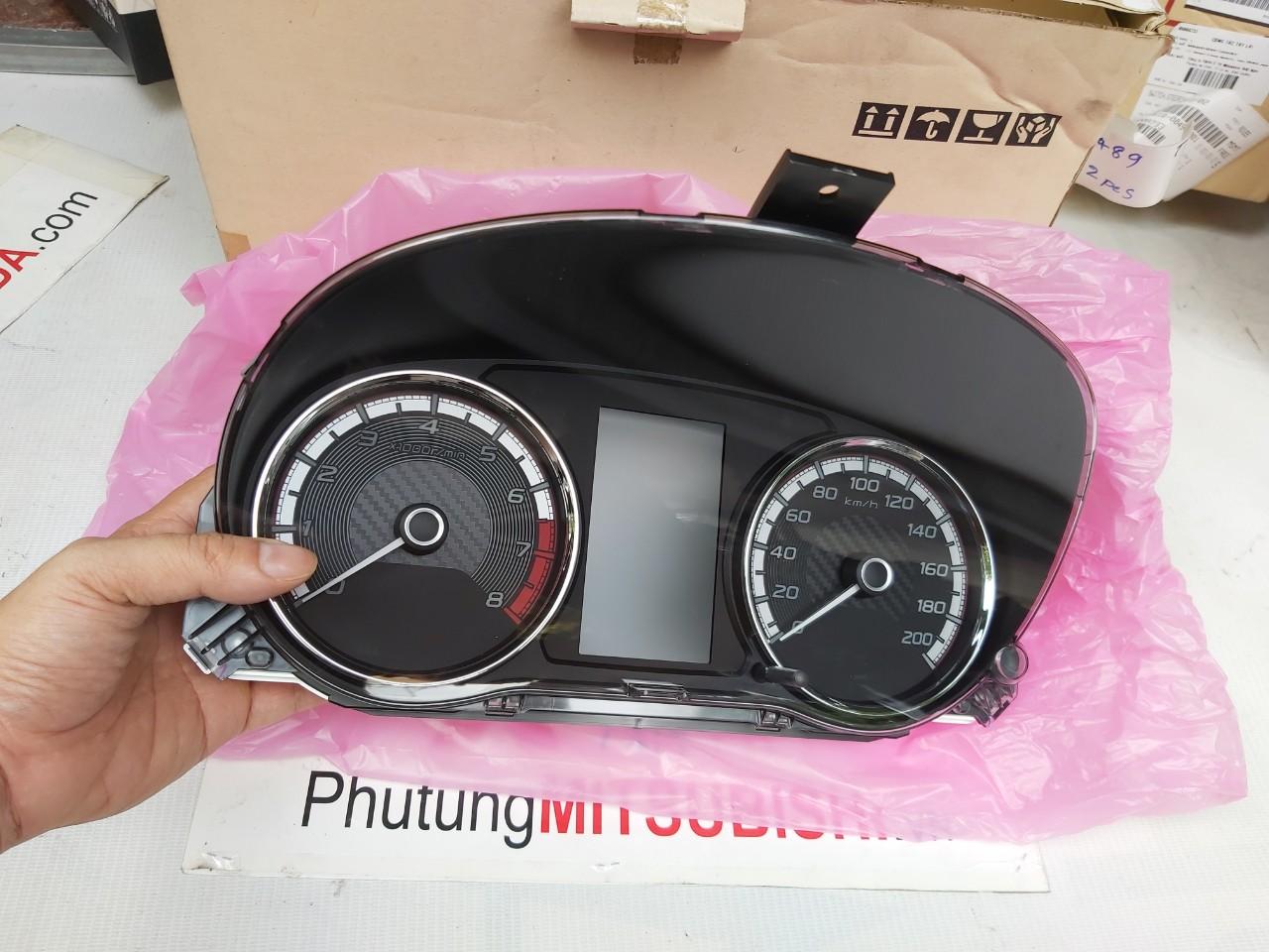 Cụm đồng hồ công tơ mét trên táp lô xe mitsubishi Xpander