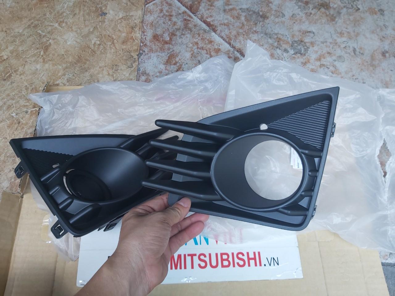 Ốp đèn gầm xe mitsubishi Attrage 2020