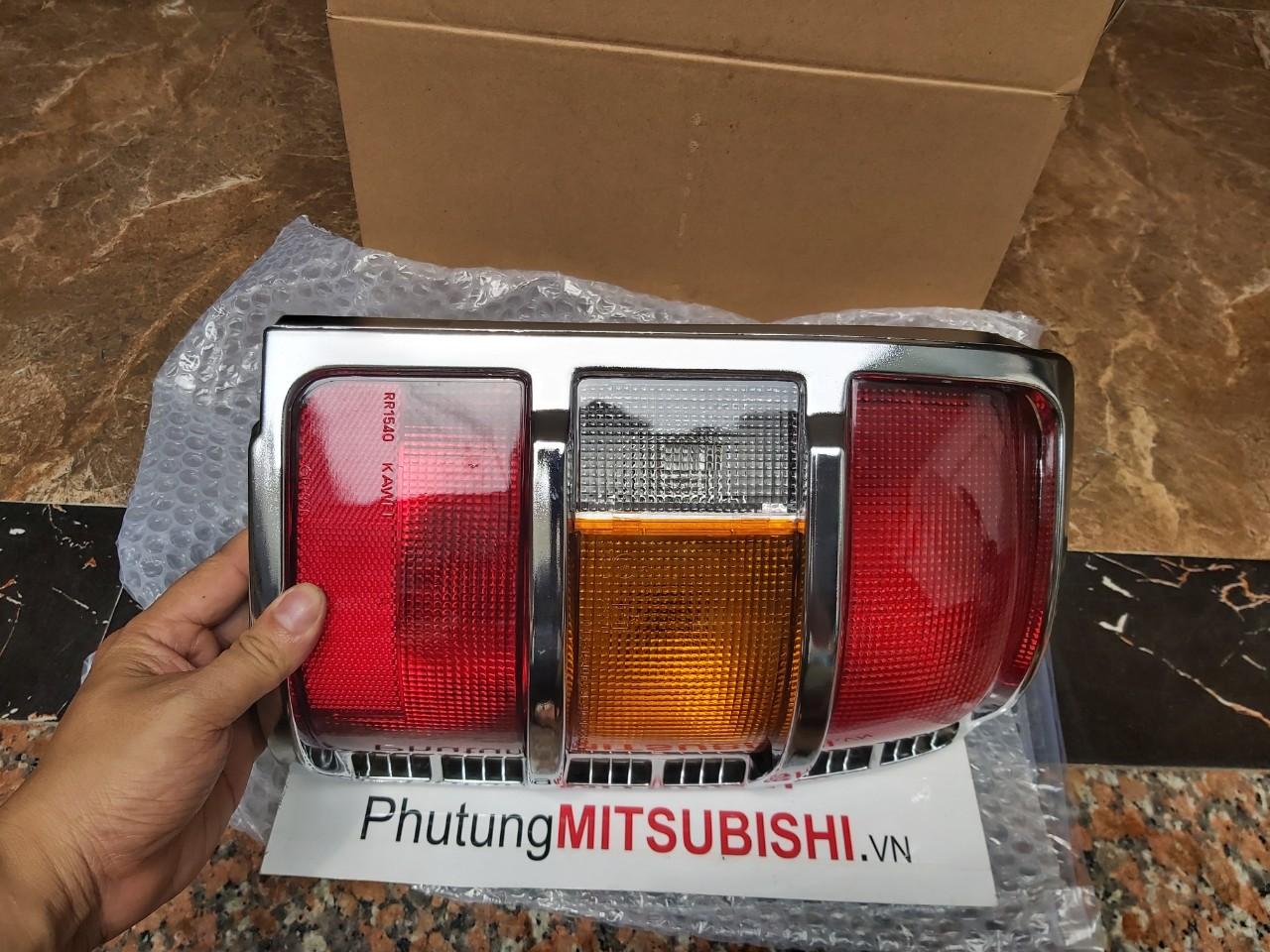 Đèn hậu xe Mitsubishi Pajero V43