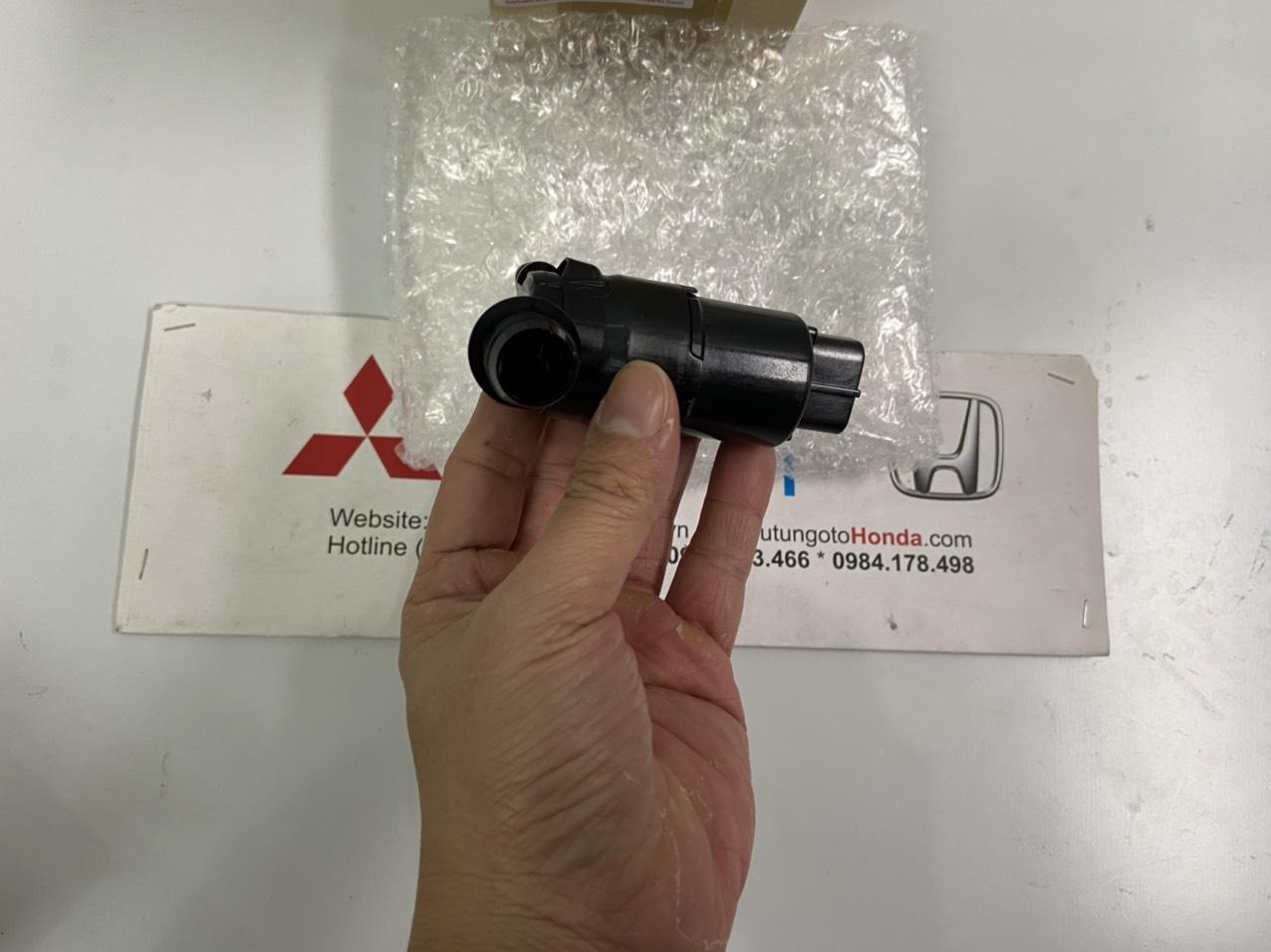 Mô tơ bơm nước rửa đèn pha xe Mitsubishi Triton 2020 