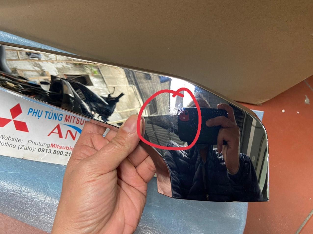 Viền mạ cản trước, ốp mạ cản trước miếng trên xe Mitsubishi Triton 2019-2022 
