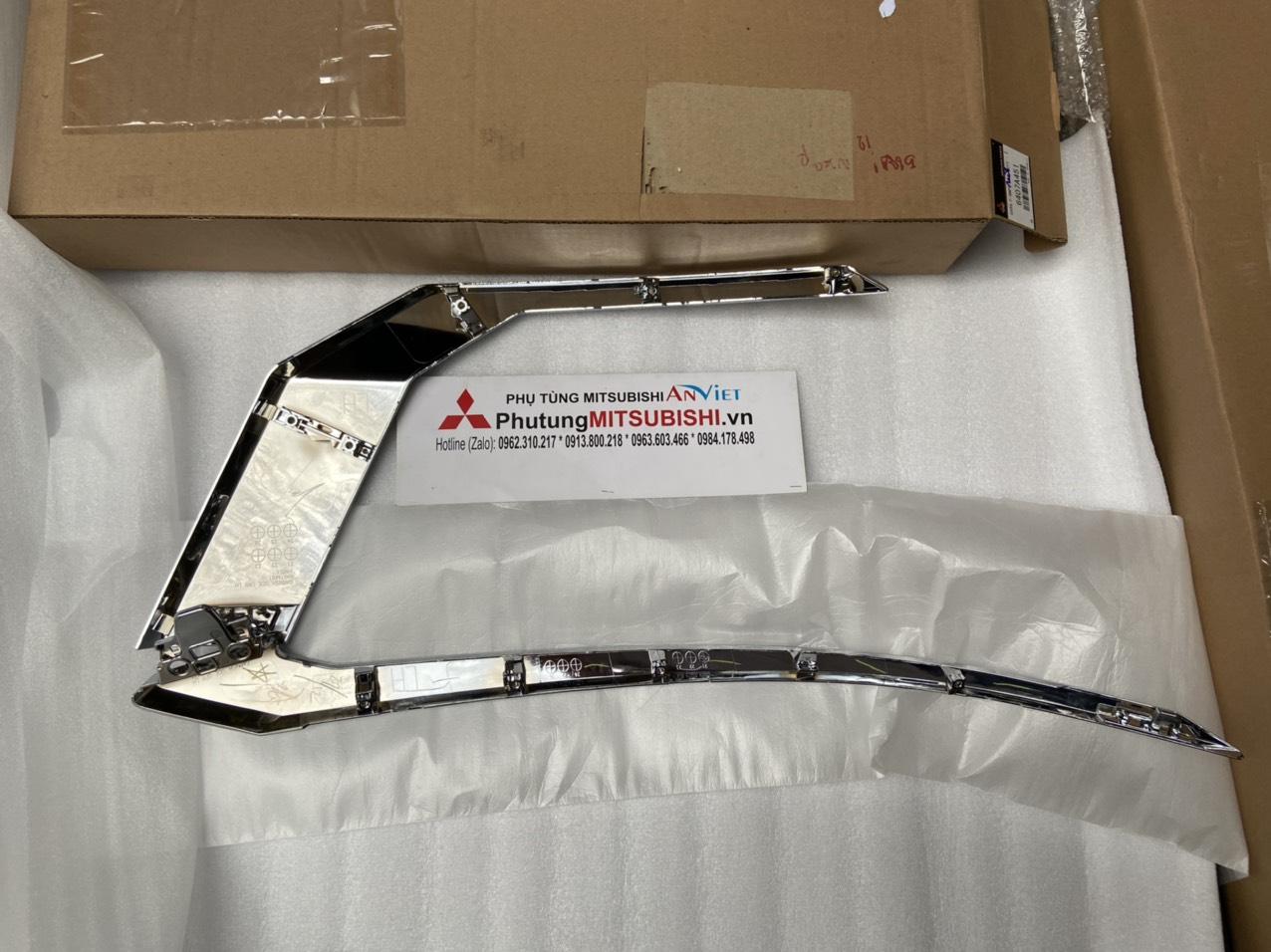 Ốp mạ cản trước xe Mitsubishi Xpander 2022-2023