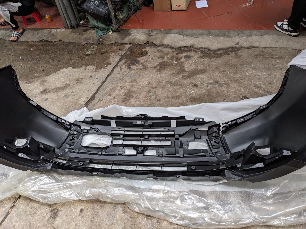 Cản trước Mitsubishi Outlander thanh lý, ba đờ sốc trước