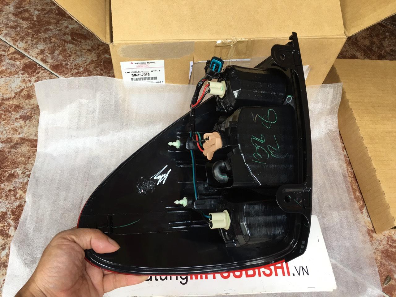 Đèn hậu, Đèn lái sau xe Mitsubishi Triton 2009-2016
