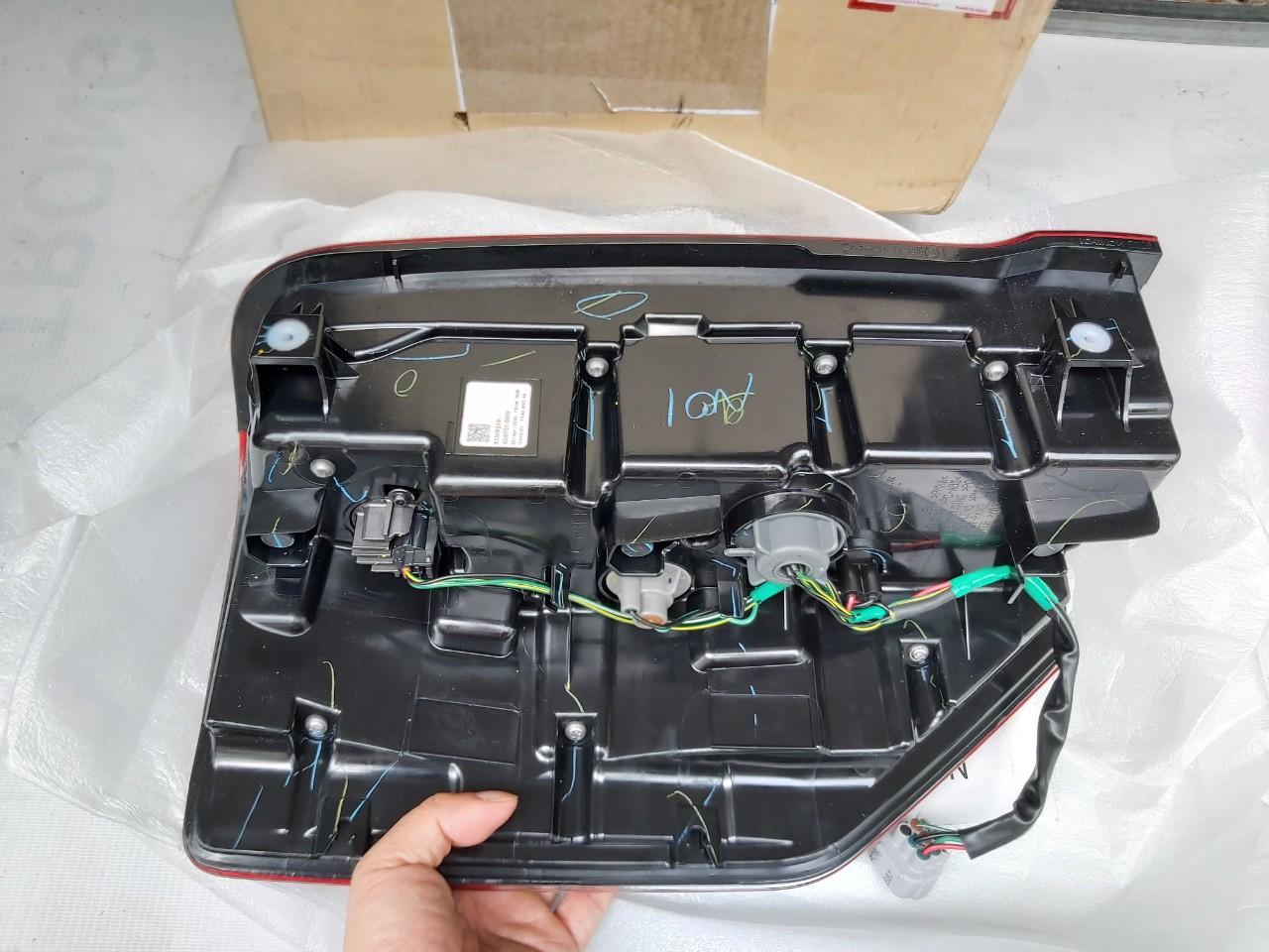 Đèn hậu, Đèn lái sau xe Mitsubishi Triton 2019-2024 bản Halogen