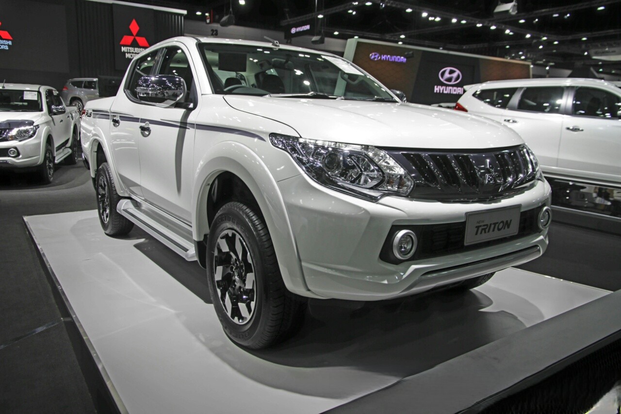 Đèn pha xe Mitsubishi TRITON 2016-2018 MÝ XANH