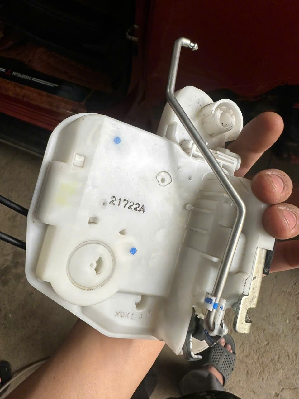 bãi 5715A849 Khóa ngậm cửa trước Lh  Mitsubishi Triton 2015-2022  Mitsubishi Pajero Sport 2018- 2024 5 giắc  - cơ cấu khóa cửa