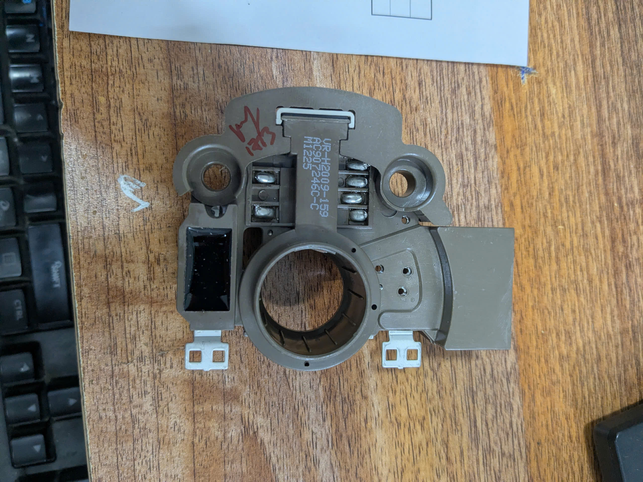 Bộ Ic máy phát điện gồm giắc cắm và chổi than cổ góp Xe Mitsubishi Triton 2008- 2018, Mitsubishi Pajero Sport 2010-2018