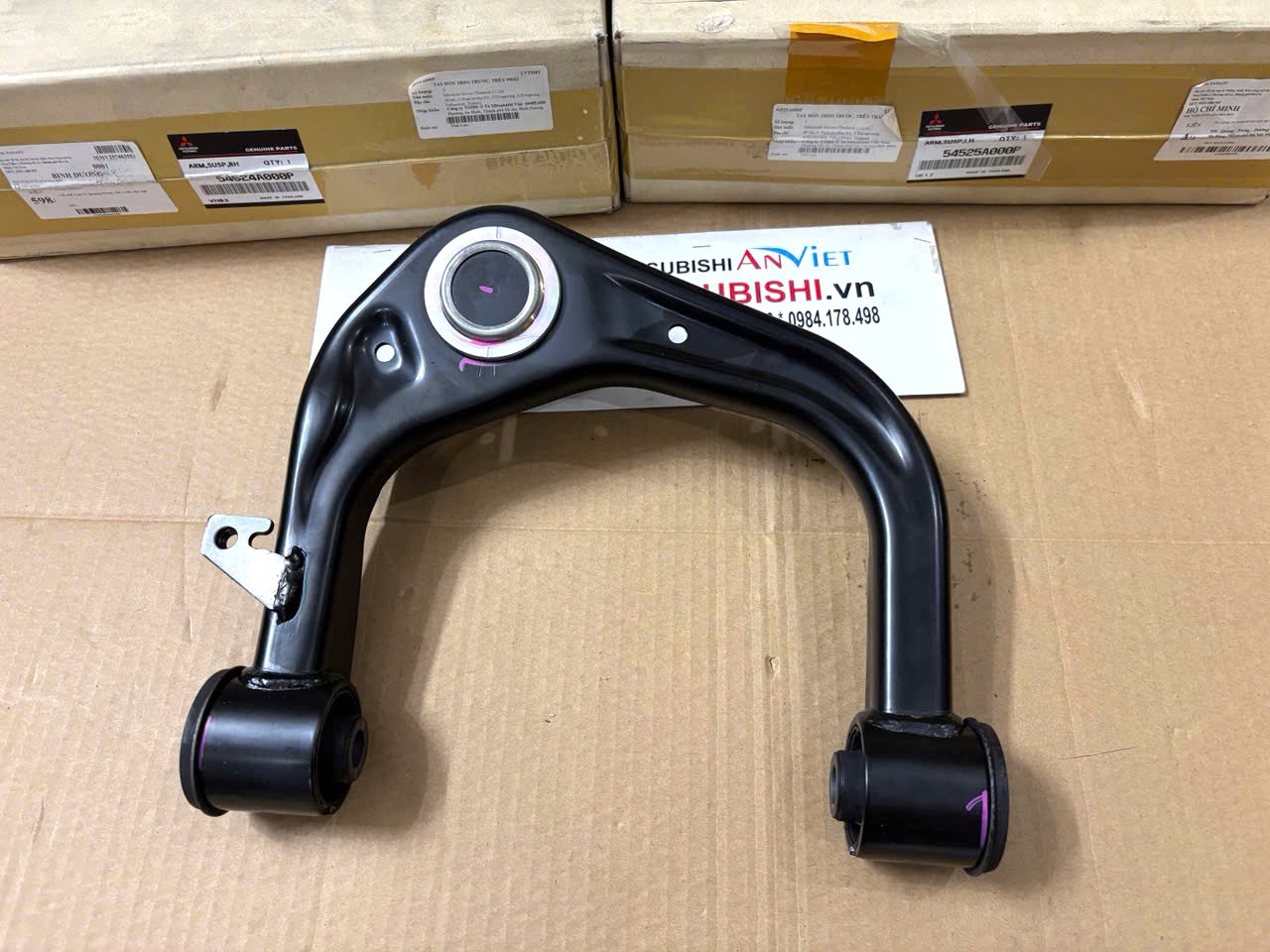 Càng A trước phía trên xe Mitsubishi Triton 2024-2026 54524A000P 54525A000P