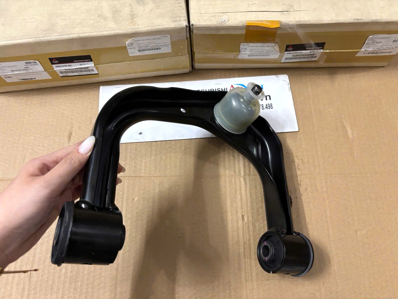 Càng A trước phía trên xe Mitsubishi Triton 2024-2026 54524A000P 54525A000P