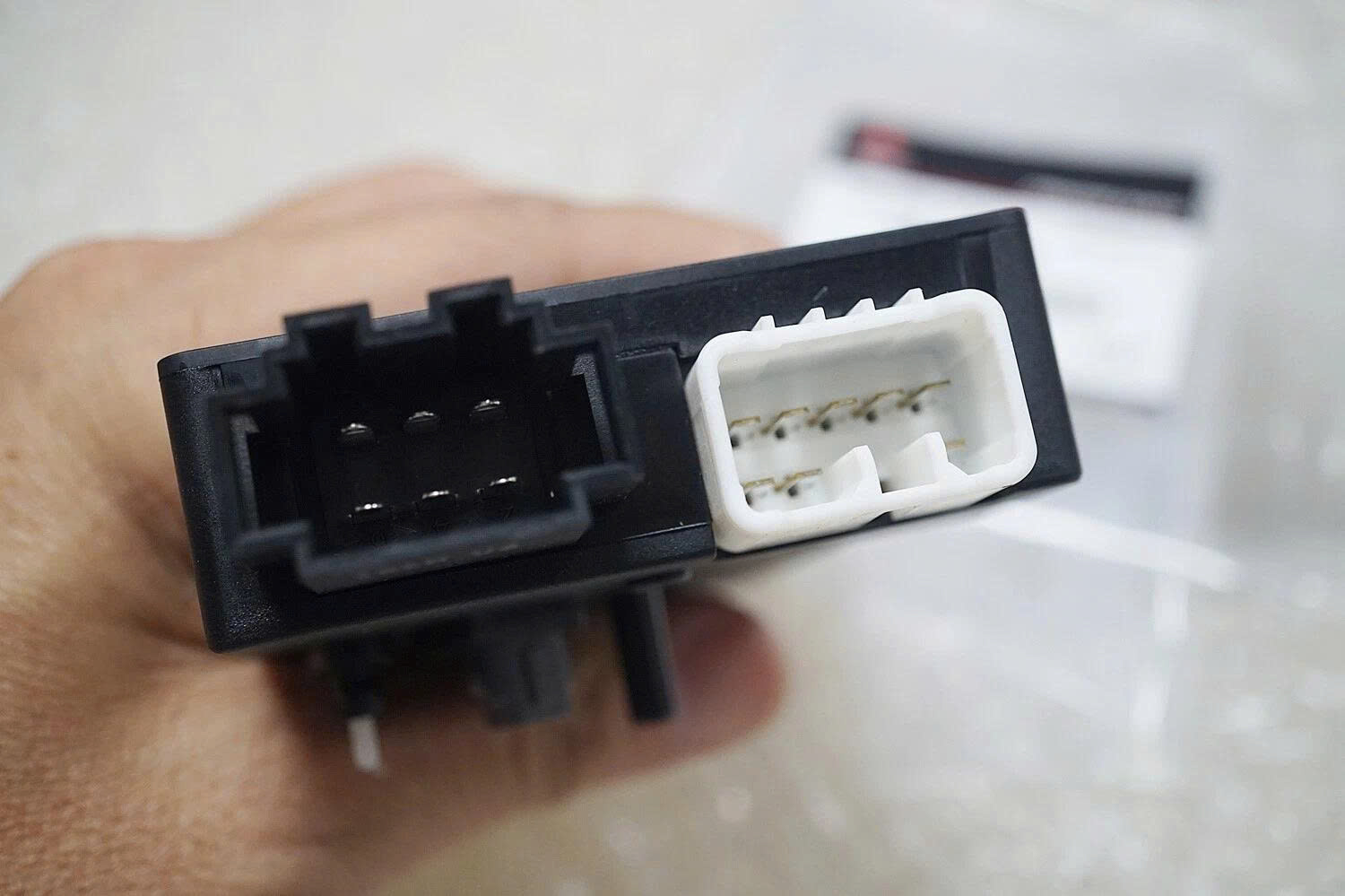 Công tắc chỉnh điều khiển ghế  Xe Mitsubishi Triton,Xe Mitsubishi Pajero Sport 6922A115 6922A114 6940A160XA 6940A160yA 6940A161XA 6940A161yA 