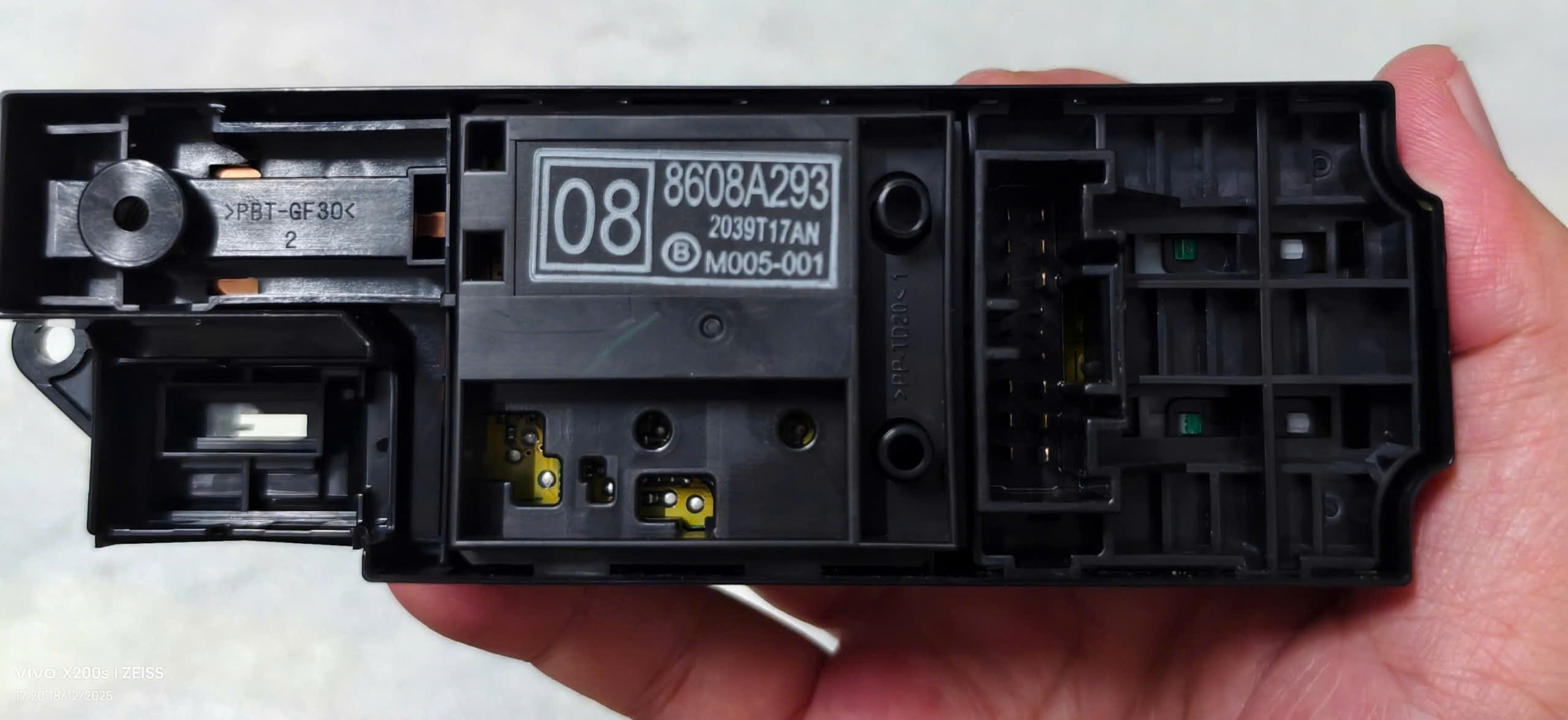 Công tắc lên xuống kính tổng xe Mitsubishi Xpander, Attrage, Triton, Mirage 2019 hàng bãi