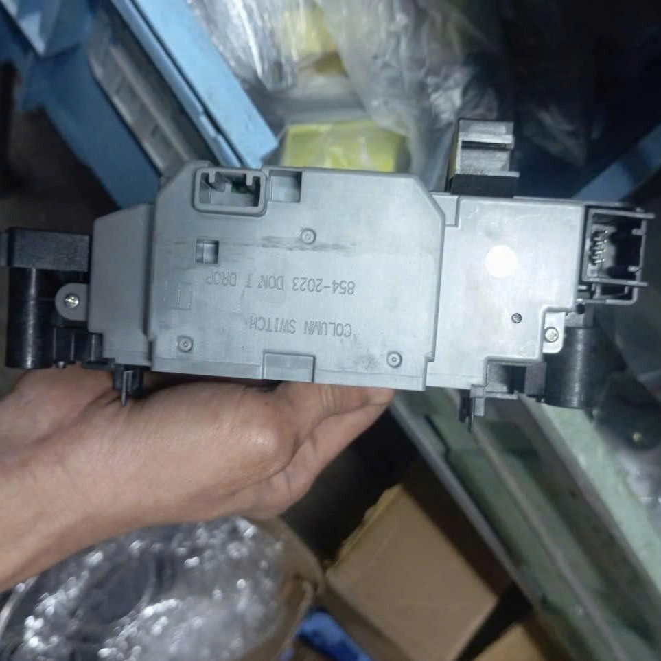 Cảm biến góc lái màu xám ghi Mitsubishi Triton 2016 2023 dưới cáp còi cuộn kèn vô lăng  ở cụm công tắc pha cốt và gạt mưa mã: 854-2e25  8600A764  8617a574 xịn k vỏ