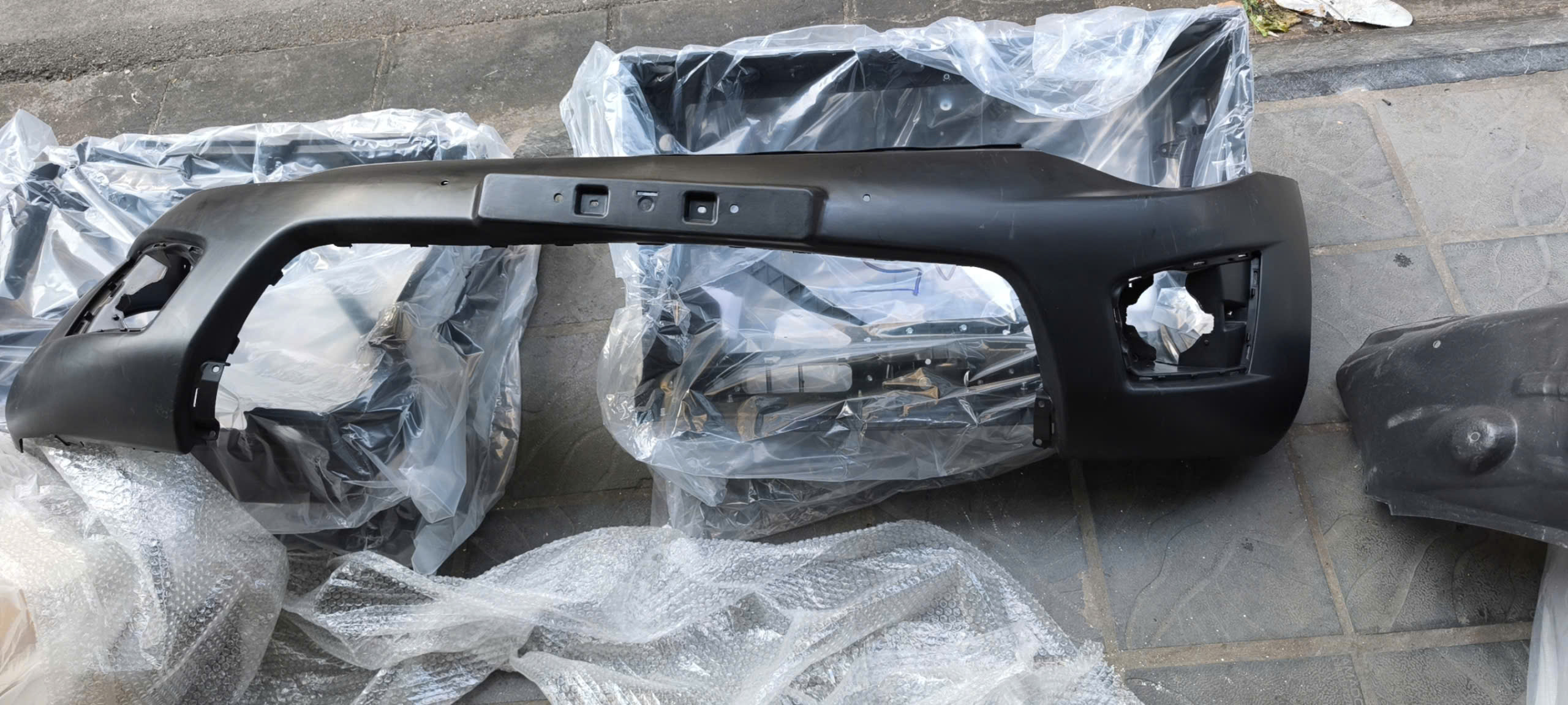 Cản trước, Ba đờ sốc trước xe Mitsubishi Triton 2010 - 2014 hàng thay thế