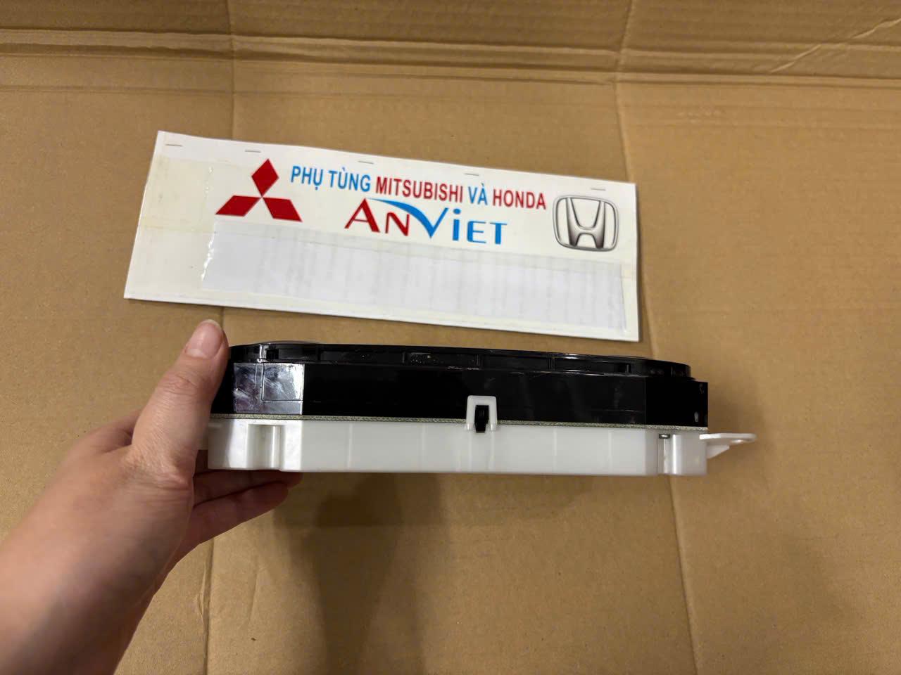 Cụm công tắc điều khiển điều hòa trên táp lô  Mitsubishi Triton 2019-2024