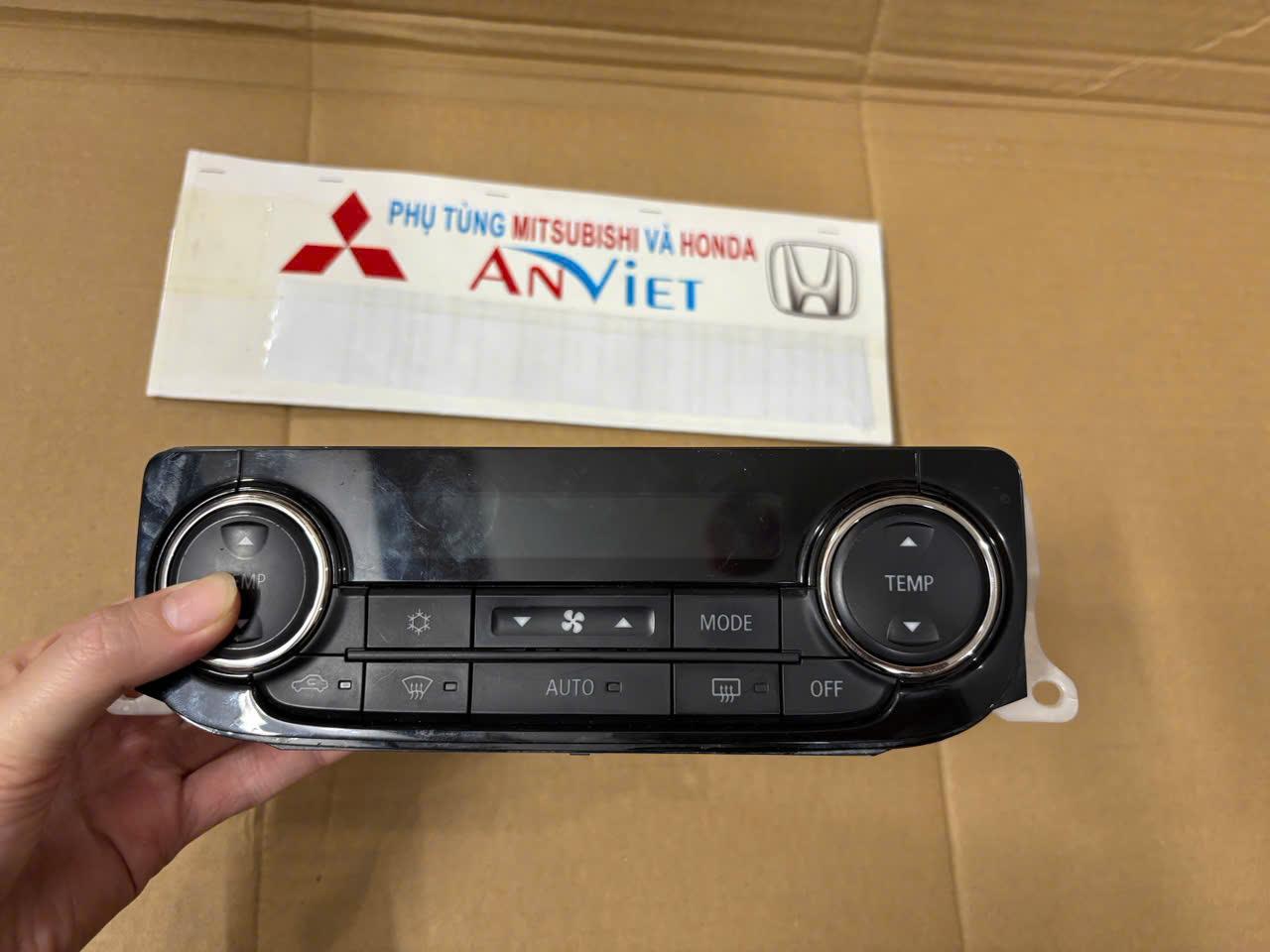 Cụm công tắc điều khiển điều hòa trên táp lô  Mitsubishi Triton 2019-2024