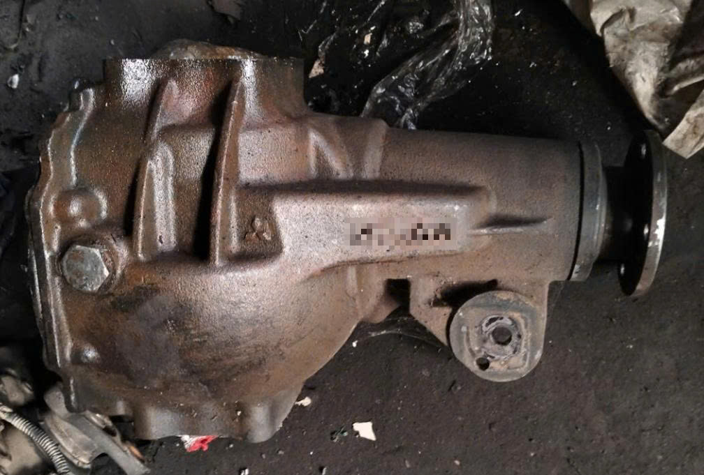 Cụm cầu trước TRITON VÀ  Mitsubishi Pajero Sports gồm  vỏ cầu  bánh răng vi sai  vành chậu 14 RĂNG  quả dứa 10 RĂNG  bãi MR580659 